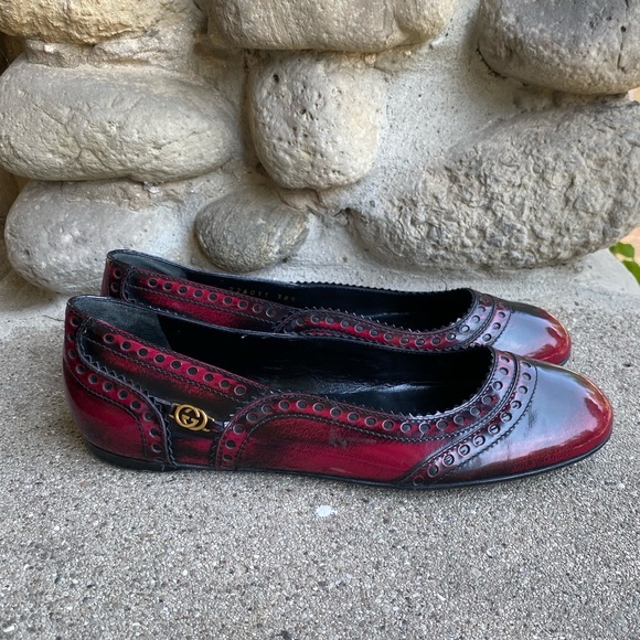 Gucci Red & Black Brogue Style Flats - 38.5 - Picture 3 of 11